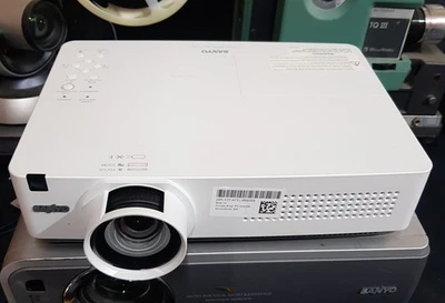 Sanyo XGA Projector PLC-XU301A - Bild 1 von 4
