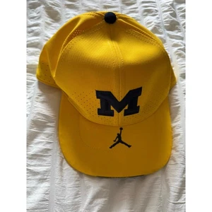 Cappello Jordan University of Michigan Collegiate Giallo Blocco M Taglia: Small/Media - Foto 1 di 3
