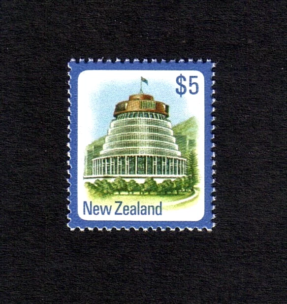 New Zealand 1975 "Beehive" (Parliament) Building single $5 value (SG 1105) MNH - Image 1 of 1