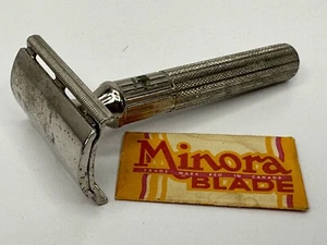 Vintage 1932 Gillette 3 Piece Razor 2 Minora Blades made in Canada - Picture 1 of 17