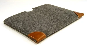 Felt sleeve compatible with MacBook Pro 13" felt with leather, PERFECT FIT! - Afbeelding 1 van 6