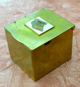 Olivetti-Schreibmaschine Werbeaschenbecher , 50x60x50 mm, Messing, - Afbeelding 1 van 5
