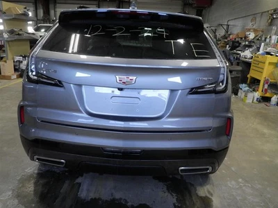 Conjunto de parachoques trasero Cadillac XT4 Sport 2025 con sensores plateado 1744 Foto 1 de 4