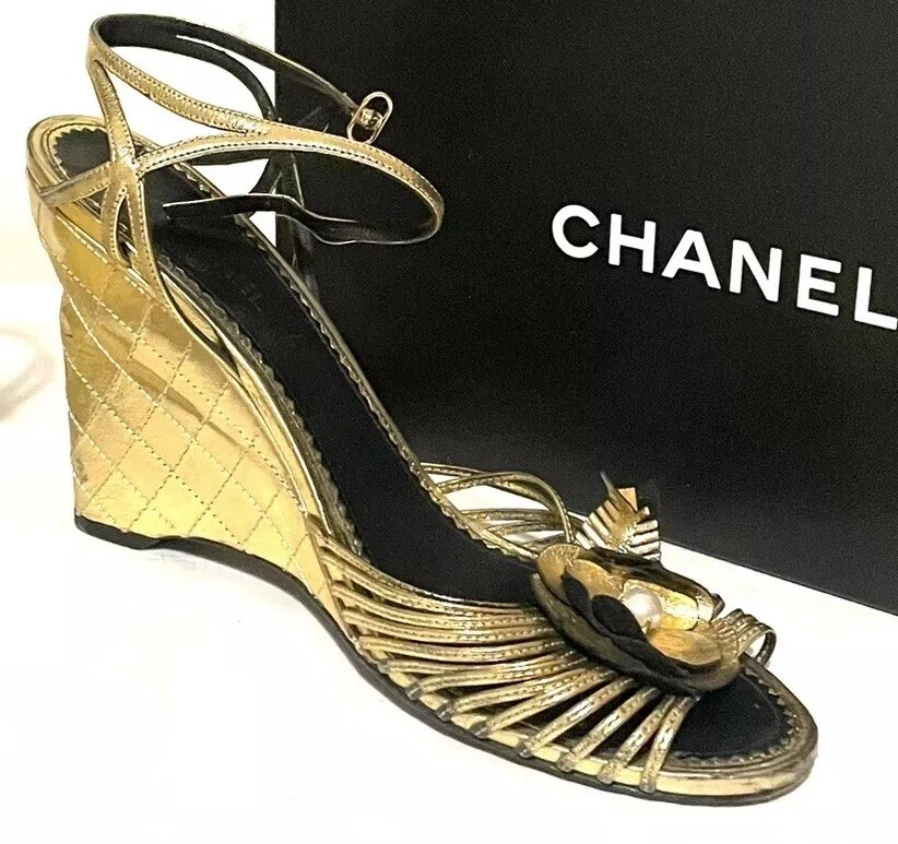 Sandalias Chanel Camelia Crumpled Cal Wedges Talla 42/12 viene con caja original Foto 1 de 4