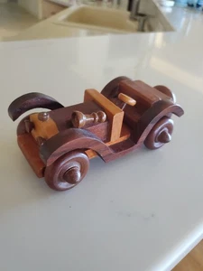 Vintage Holzauto Handarbeit Handarbeit Holz Sammlerstück Oldtimer 5,5" L x2,5" H - Bild 1 von 5