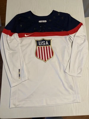 RARE NIKE TEAM USA UNITED STATES NATIONAL TEAM OLYMPIC HOCKEY JERSEY MEN’S SMALL - Image 1 of 4