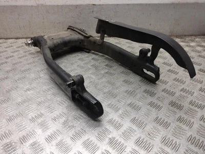 Triumph Bonneville T100 2018 negro brazo oscilante trasero Foto 1 de 4