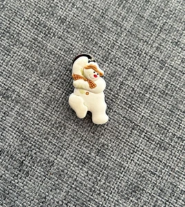 SNOWMAN CHRISTMAS XMAS BADGE - Picture 1 of 2