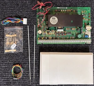 Honeywell/Ademco Vista 20 Sicherheitsbedienfeld mit Funkempfänger - Bild 1 von 2