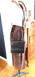 Tommy Bahama Unisex Black Leather Crossbody Handbag - Messenger Wallet - Picture 1 of 16
