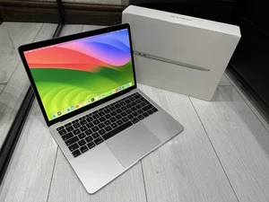 Apple MacBook Air Retina 13.3" 2019 - 128GB SSD 8GB Ram 1.6GHz Core i5 - Silver - Picture 1 of 16