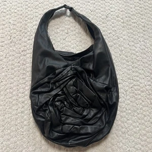 Bolso Hobo Bolso de Hombro TOSCA BLU Negro Origami Flor Cordero Cuero Suave Usado en Excelente Condición - Imagen 1 de 13