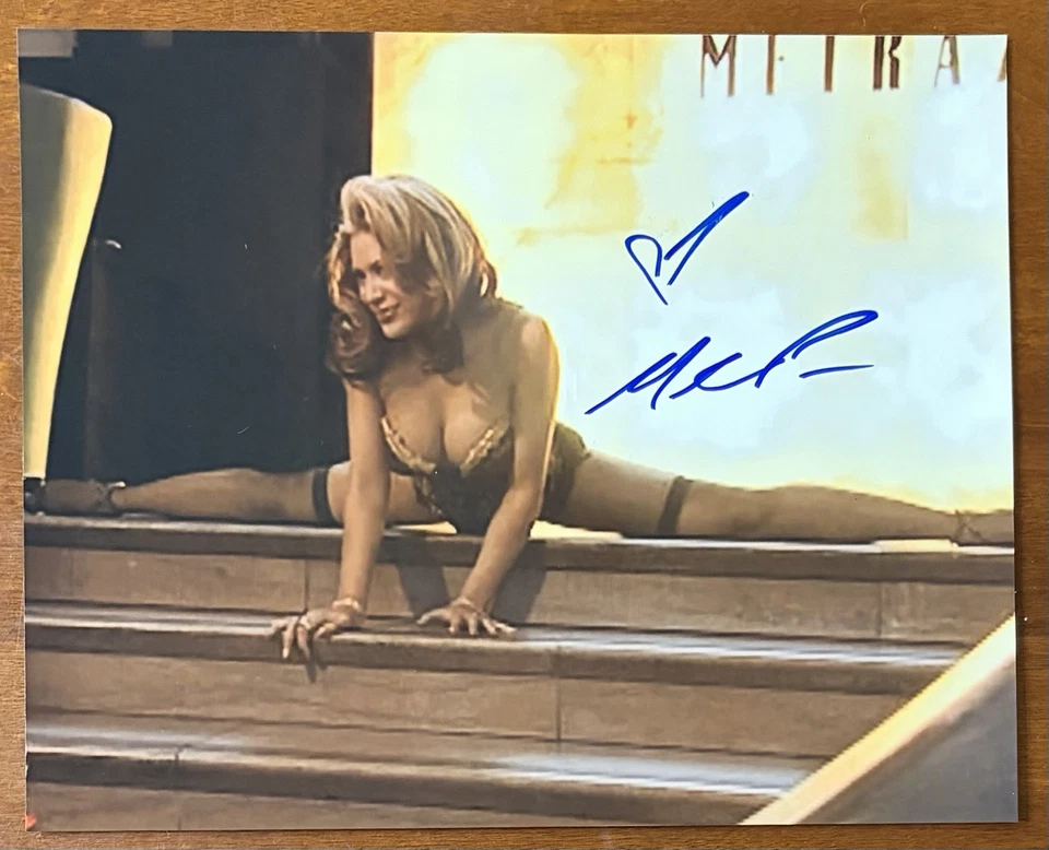 梅琳娜·佩雷斯 WWF WWE Diva 签名亲笔签名 8 x 10 照片,摔跤传奇 — 第 1/1 张图片