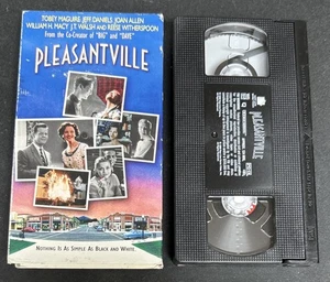 Pleasantville Reese Witherspoon Tobey Maguire Jeff Daniels Don Knotts Joan Allen - Picture 1 of 10