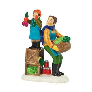 Dept 56 DIVERSIÓN DE INVIERNO EN EL MERCADO 4044869 Snow Village Mercado de agricultores D56 Nuevo - Imagen 1 de 7
