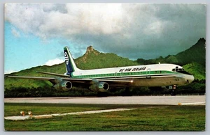 Airline Issue Air New Zealand DC-8 Jet Airliner On Runway Postcard M3 - Picture 1 of 2
