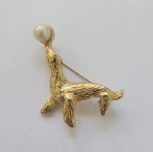 Seal Brooch Pin with a pearl ball gold Plated Jewelry - Picture 1 of 4
