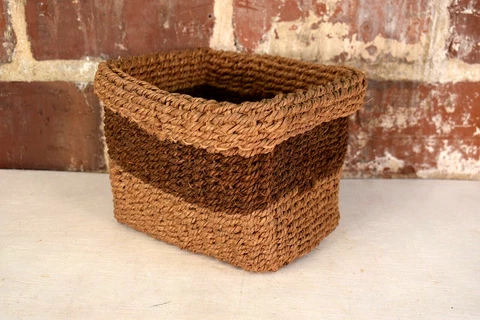 Vintage Cute Woven Weaved Basket, Storage 7.5" x 7" x 5.5", Great Condition Cover