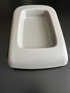 2003 - 2006 Tahoe Avalanche Yukon Silverado Center Door Lid Armrest OEM - Picture 1 of 9