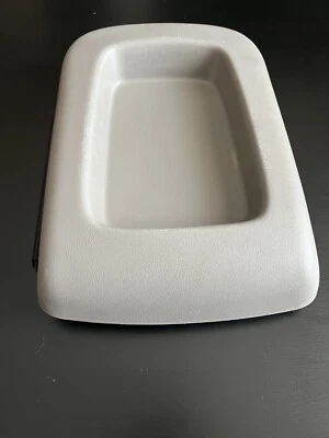 2003 - 2006 Tahoe Avalanche Yukon Silverado Center Door Lid Armrest OEM - Image 1 of 4
