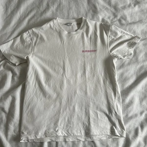 White Burberry T Shirt Short Sleeve Size L - Picture 1 of 3
