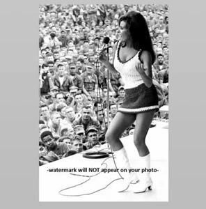 Raquel Welch USO Tour PHOTO Vietnam War Bob Hope Tour Saigon 67 - Picture 1 of 2