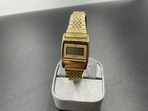 Vintage TIMEX T CELL QUARTZ WOMEN'S WATCH 1970s Digital gold band - Picture 1 of 6