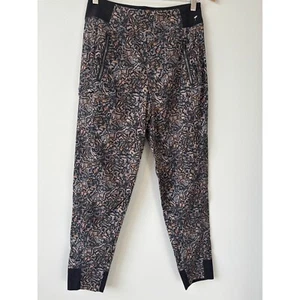 Athleta bedruckte Trekkie North Travel Athleisure kinetische abstrakte Hose Gr. 2 neu ohne Etikett - Bild 1 von 8