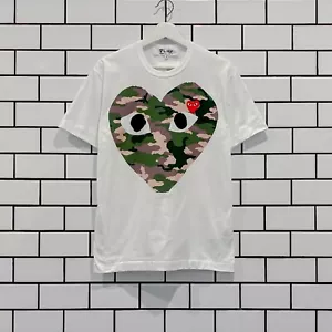 CAMISETA COMME DES GARCONS CDG PLAY CAMO CORAZÓN AZ-T242-051-1 - Imagen 1 de 1