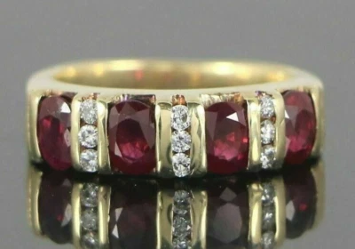 Anillo de boda para mujer enchapado en oro amarillo de 14 quilates con rubí rojo creado en laboratorio de corte ovalado de 2 quilates Foto 1 de 4