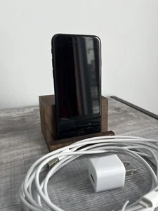 Apple iPhone 7 - 32GB - Black (Unlocked) A1778 (GSM) (CA) - Picture 1 of 8