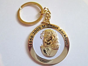 MICHAEL JACKSON GOLD PLATED METAL KEYRING - WHITE ENAMEL - KING OF POP! K03 - Picture 1 of 2