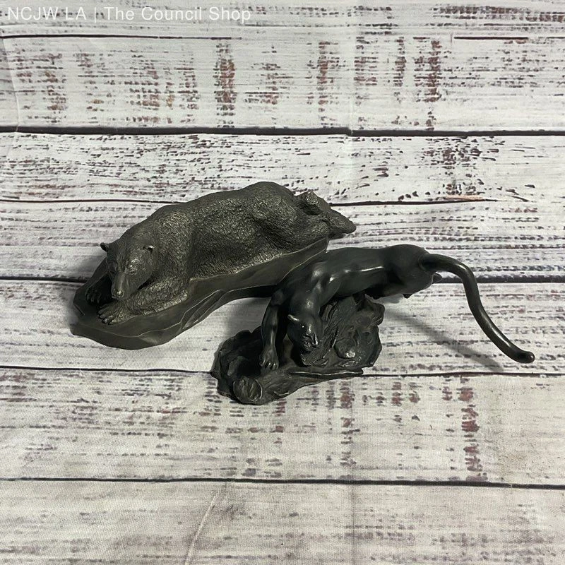 Juego de 2 estatuillas de animales de peltre de colección The Franklin Mint oso polar, león de montaña Foto 1 de 4