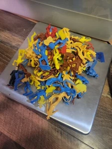 Vintage Plastic Cowboys Indians Lot various makers Marx etc 11oz - Picture 1 of 3