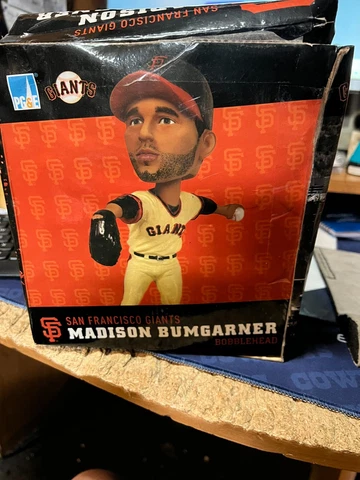 MADISON BUMGARNER---SAN FRANCISCO GIANTS-----2012-----SGA-----BOBBLEHEAD Cover