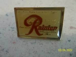 Alfiler de solapa de cerveza Rainier vintage RARO - Imagen 1 de 2