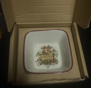 Longaberger Pottery ~ Natures Garland Small Square Bowl Holiday Christmas NEW - Picture 1 of 4