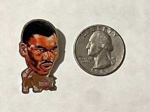 Hakeem Olajuwan Houston Rockets LAPEL PIN 1.25” NBA PIN HEADS SCORE BOARD 95-96 - Picture 1 of 2