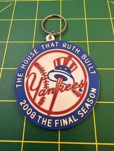 NEW YORK YANKEES 2008 STADIUM FINAL SEASON KEYCHAIN THE HOUSE THAT RUTH BUILT - Picture 1 of 2