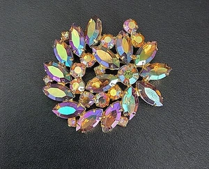 Vintage Weiss Aurora Borealis Rhinestone Brooch Gold Tone Floral Pin 2.5" - Bild 1 von 4