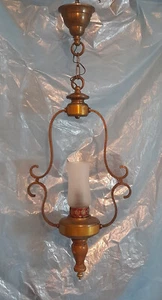 Antico elegante lampadario lampione lampada bronzo ottone legno paralume opalina - Picture 1 of 7