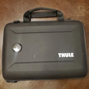 Thule - Gauntlet Laptop Sleeve Laptop Case- Black With Handle - Picture 1 of 3