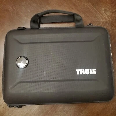 Thule - Gauntlet  Laptop Sleeve Laptop Case- Black With Handle  - Image 1 of 3