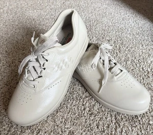 SAS Free Time Size 9 Narrow Ivory NWOB Tripad Comfort Leather Tennis Shoe - Picture 1 of 10