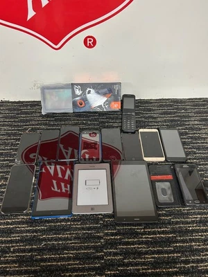 UESD/UNTESTED/FOR PARTS ONLY LOT OF 10 CELL PHONES AND THREE TABLETS MIXED LOT - Image 1 of 4