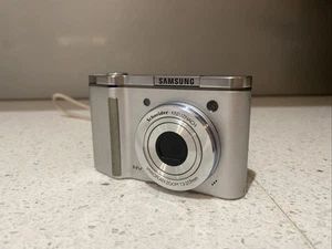 Samsung NV15 10.1 Mega Pixels 5x Digital Zoom Compact Digital Camera - Picture 1 of 7