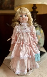 Sammler-Porzellanpuppe von Julie’s - 18” My Name is Emily - TW-1707 - Bild 1 von 13