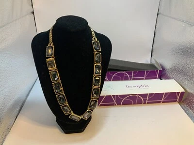 Collar llamativo piedras facetadas corte esmeralda tono dorado de Lia Sophia Foto 1 de 4