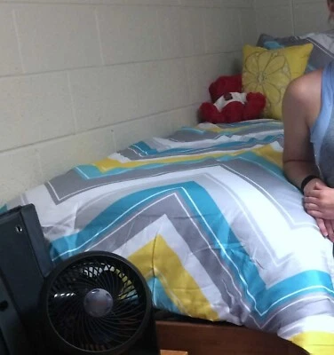 Twin/Twin XL Comforter 4-pc Bedding Set Intelligent Design Elise Dorm ID10-190 - Image 1 of 4