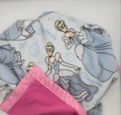 Hermosa manta polar para niños Disney Cenicienta vintage iconos 60 x 60.  Foto 1 de 4